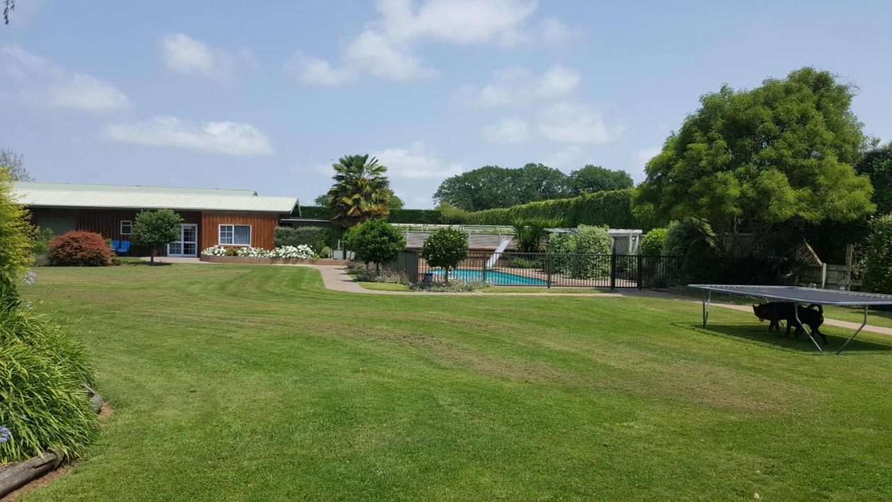 Rustling Oaks Nz Boho Pool House Hotel Cambridge Eksteriør billede