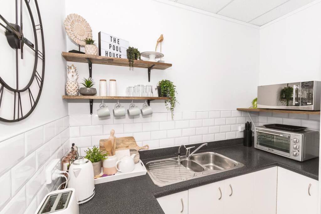 Rustling Oaks Nz Boho Pool House Hotel Cambridge Eksteriør billede